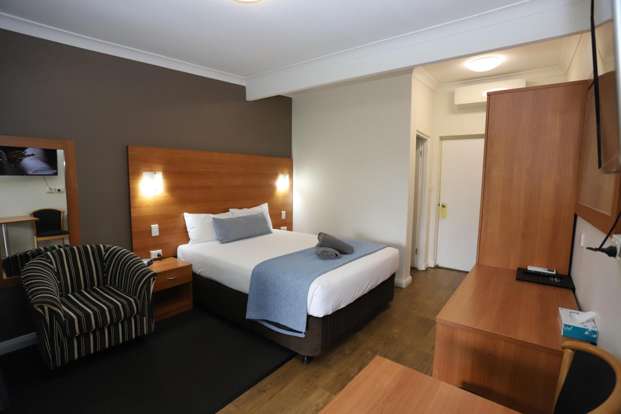 Sleepy Hill Motor Inn Raymond Terrace Exterior photo